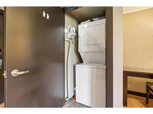 303-1818 Mountain Avenue, Canmore, AB - Indoor Photo Showing Laundry Room