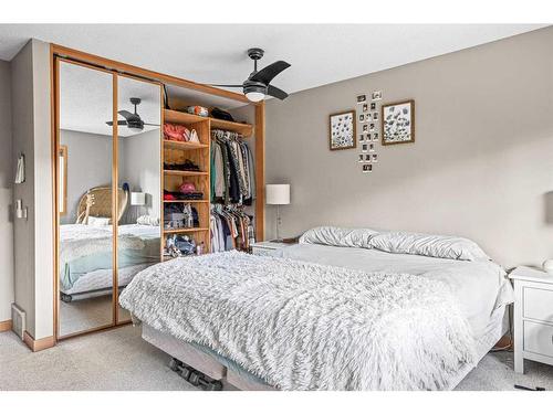 236 Kluane Street, Banff, AB - Indoor Photo Showing Bedroom