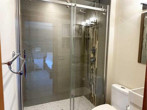 236 Kluane Street, Banff, AB - Indoor Photo Showing Bathroom