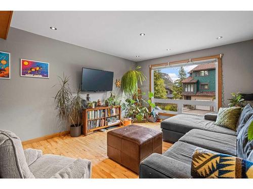 236 Kluane Street, Banff, AB - Indoor Photo Showing Living Room