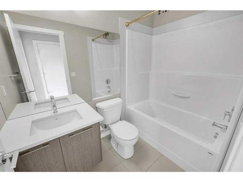 903-218 Sherwood Square Nw, Calgary, AB - Indoor Photo Showing Bathroom