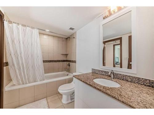 906-888 4 Avenue Sw, Calgary, AB - Indoor Photo Showing Bathroom