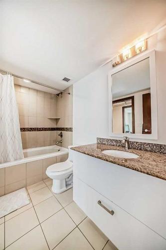 906-888 4 Avenue Sw, Calgary, AB - Indoor Photo Showing Bathroom