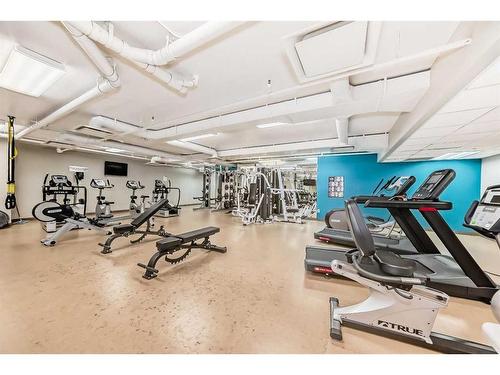 906-888 4 Avenue Sw, Calgary, AB - Indoor Photo Showing Gym Room