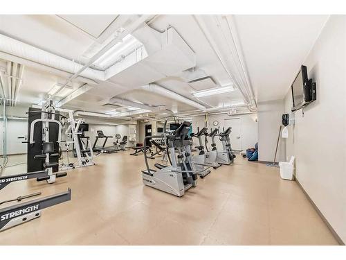 906-888 4 Avenue Sw, Calgary, AB - Indoor Photo Showing Gym Room