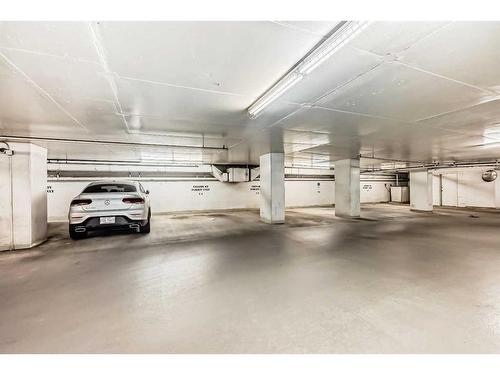 906-888 4 Avenue Sw, Calgary, AB - Indoor Photo Showing Garage