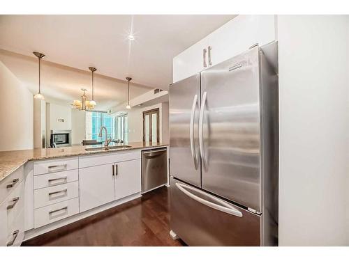 906-888 4 Avenue Sw, Calgary, AB - Indoor Photo Showing Kitchen With Stainless Steel Kitchen With Upgraded Kitchen