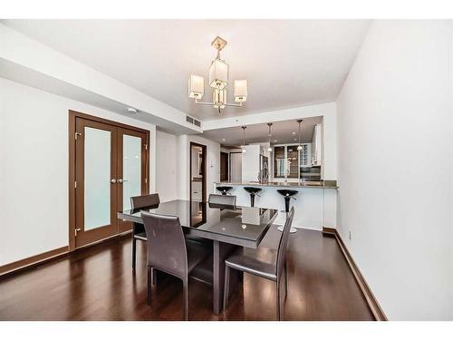 906-888 4 Avenue Sw, Calgary, AB - Indoor Photo Showing Dining Room