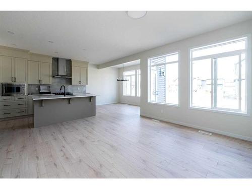 20 Corner Glen Road Ne, Calgary, AB - Indoor Photo Showing Kitchen