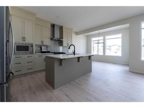 20 Corner Glen Road Ne, Calgary, AB - Indoor Photo Showing Kitchen With Upgraded Kitchen