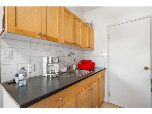 4209 Bow Trail Sw, Calgary, AB - Indoor Photo Showing Kitchen