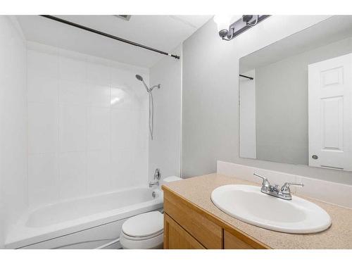 4209 Bow Trail Sw, Calgary, AB - Indoor Photo Showing Bathroom