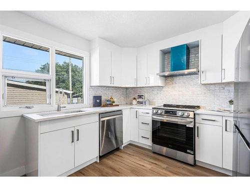 6112 4 Street Ne, Calgary, AB - Indoor Photo Showing Kitchen With Upgraded Kitchen