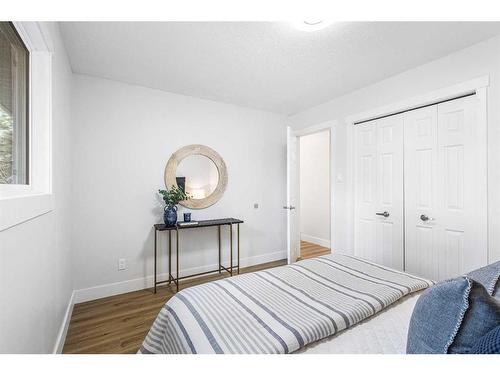 6112 4 Street Ne, Calgary, AB - Indoor Photo Showing Bedroom