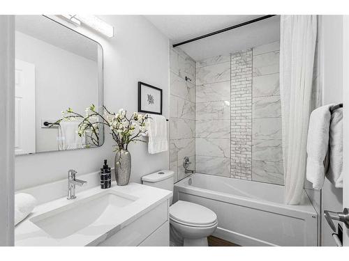 6112 4 Street Ne, Calgary, AB - Indoor Photo Showing Bathroom