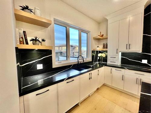 14 Rockcliff Terrace Nw, Calgary, AB - Indoor Photo Showing Kitchen