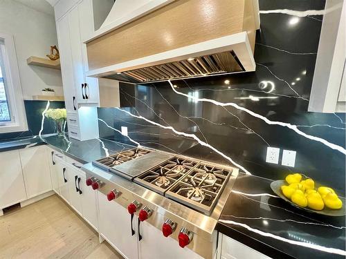 14 Rockcliff Terrace Nw, Calgary, AB - Indoor Photo Showing Kitchen