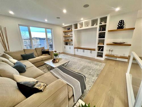 14 Rockcliff Terrace Nw, Calgary, AB - Indoor Photo Showing Living Room