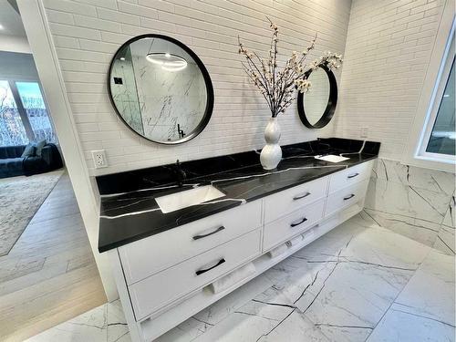 14 Rockcliff Terrace Nw, Calgary, AB - Indoor Photo Showing Bathroom