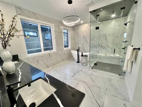 14 Rockcliff Terrace Nw, Calgary, AB - Indoor Photo Showing Bathroom