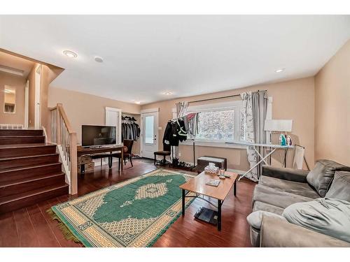 2608 Cherokee Drive Nw, Calgary, AB - Indoor Photo Showing Living Room