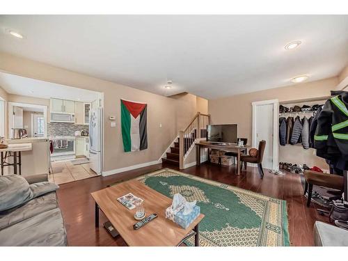 2608 Cherokee Drive Nw, Calgary, AB - Indoor Photo Showing Living Room