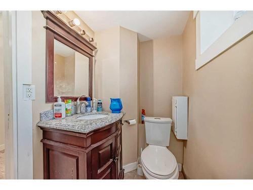 2608 Cherokee Drive Nw, Calgary, AB - Indoor Photo Showing Bathroom