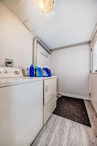 2608 Cherokee Drive Nw, Calgary, AB - Indoor Photo Showing Laundry Room