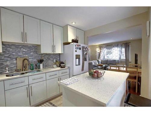 2608 Cherokee Drive Nw, Calgary, AB - Indoor Photo Showing Kitchen With Upgraded Kitchen