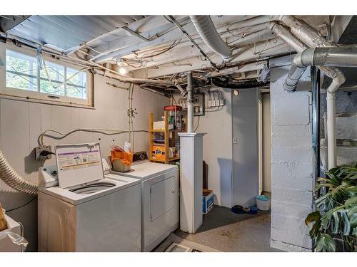 654 27 Avenue Nw, Calgary, AB - Indoor Photo Showing Laundry Room