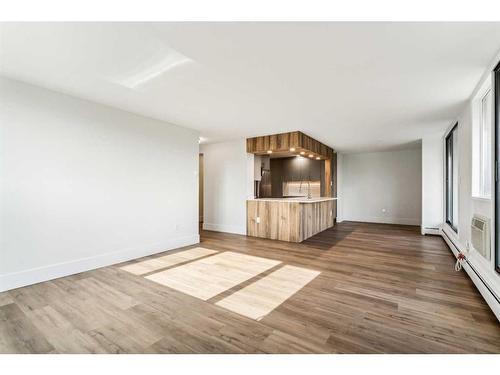 4C-133 25 Avenue Sw, Calgary, AB - Indoor