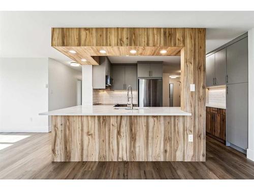 4C-133 25 Avenue Sw, Calgary, AB - Indoor Photo Showing Kitchen