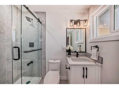 128 Cantrell Place Sw, Calgary, AB - Indoor Photo Showing Bathroom