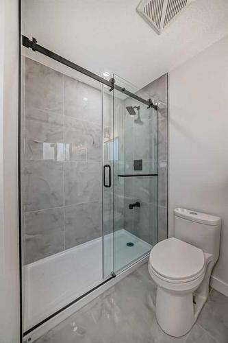 128 Cantrell Place Sw, Calgary, AB - Indoor Photo Showing Bathroom