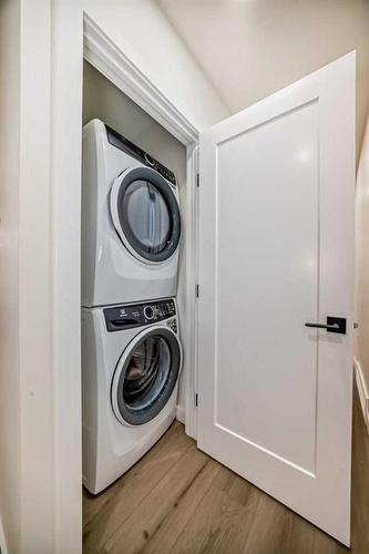 128 Cantrell Place Sw, Calgary, AB - Indoor Photo Showing Laundry Room
