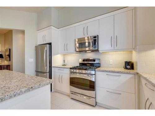 402-650 Eau Claire Avenue Sw, Calgary, AB - Indoor Photo Showing Kitchen With Upgraded Kitchen