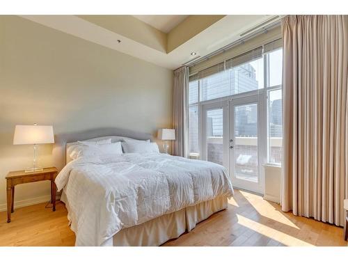 402-650 Eau Claire Avenue Sw, Calgary, AB - Indoor Photo Showing Bedroom