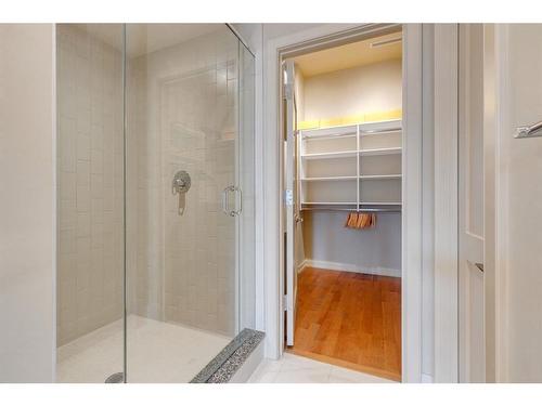 402-650 Eau Claire Avenue Sw, Calgary, AB - Indoor Photo Showing Bathroom