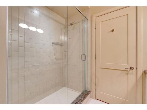 402-650 Eau Claire Avenue Sw, Calgary, AB - Indoor Photo Showing Bathroom