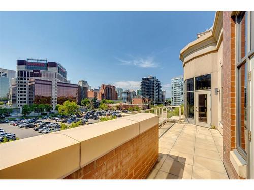 402-650 Eau Claire Avenue Sw, Calgary, AB - Outdoor With Balcony