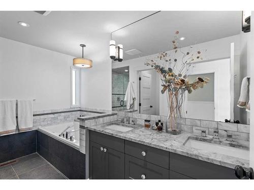2031 32 Avenue Sw, Calgary, AB - Indoor Photo Showing Bathroom
