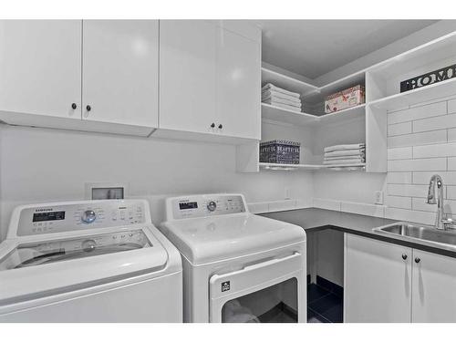 2031 32 Avenue Sw, Calgary, AB - Indoor Photo Showing Laundry Room