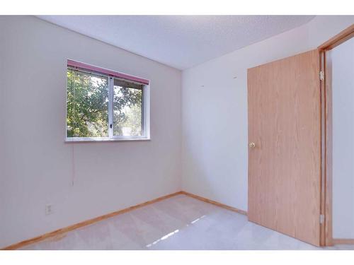 9029 21 Street Se, Calgary, AB - Indoor Photo Showing Other Room