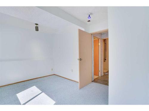 9029 21 Street Se, Calgary, AB - Indoor Photo Showing Other Room