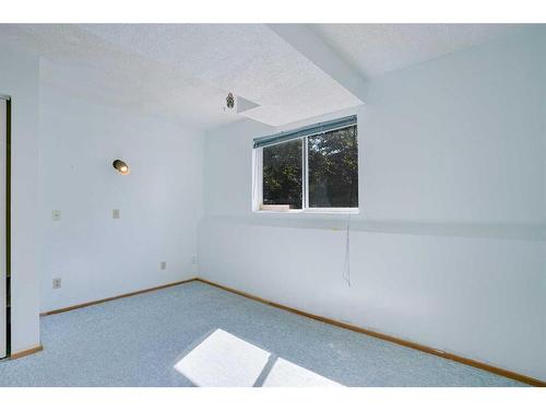 9029 21 Street Se, Calgary, AB - Indoor Photo Showing Other Room