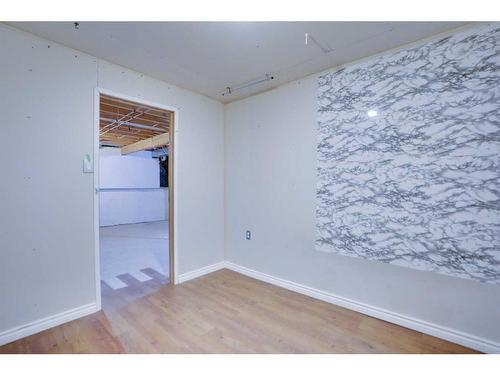 9029 21 Street Se, Calgary, AB - Indoor Photo Showing Other Room