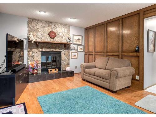 23 Cedarbrook Place Sw, Calgary, AB - Indoor Photo Showing Living Room With Fireplace