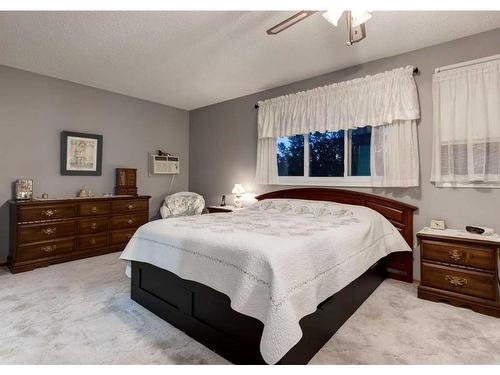 23 Cedarbrook Place Sw, Calgary, AB - Indoor Photo Showing Bedroom