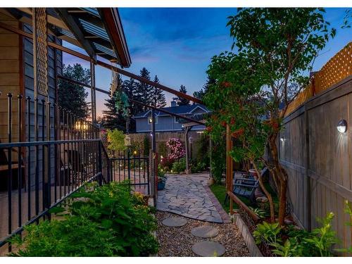 23 Cedarbrook Place Sw, Calgary, AB - Outdoor