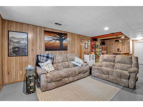 2135 54 Avenue Sw, Calgary, AB - Indoor Photo Showing Living Room